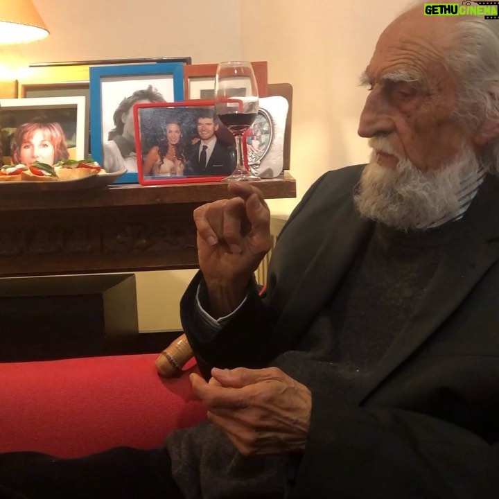 Diego Muñoz - 1.1K Likes - Filosofia politica para tomar desiciones. Aqui viene el secreto. 🌱
