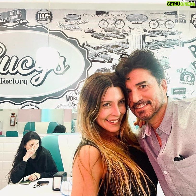 Diego Olivera - 3K Likes - Felizzzzz vuelta al SOL!!! Amor mío!!! Hay tantas razones por las que festejarte! Imposible conocerte en un solo recorrido… iluminada y profunda. Mil facetas que vas descubriendo como quien pasa la página encantado de la historia revelada. Gracias por regalarme ser testigo de tu respiro y compartirme tu amor… tu alegría y hasta tu dolor. Gracias por tu locura. Y por los hijos que son sin dudas la extensión más amorosa de nuestra vida. Te amo ❤️💕 @monicaayos #felizcumpleaños #vida #amor #vueltaalsol AHHH la chiquita de atrás es una persona que nos acompaña todos los días 🤣🤣🤣 y parecemos darle vergüenza @vickydoll22