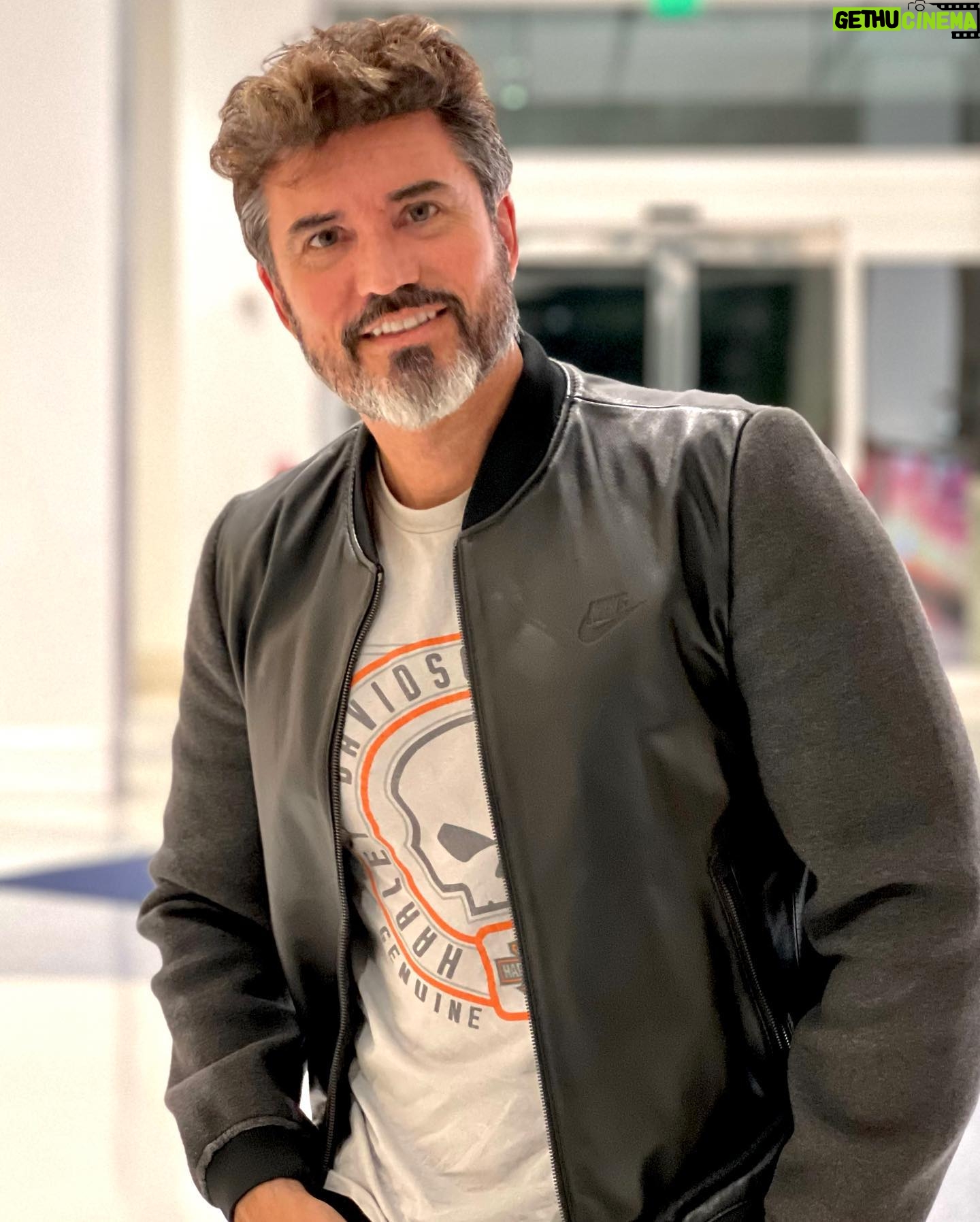 Diego Olivera - 3.4K Likes - Nuevos caminos, nuevos retos… y muy feliz! Hay equipo 🥂 @kastalentmgt New paths, new challenges… and very happy!!! There’s team!!! #team #equipo #challenge #desafios #way #letsgo