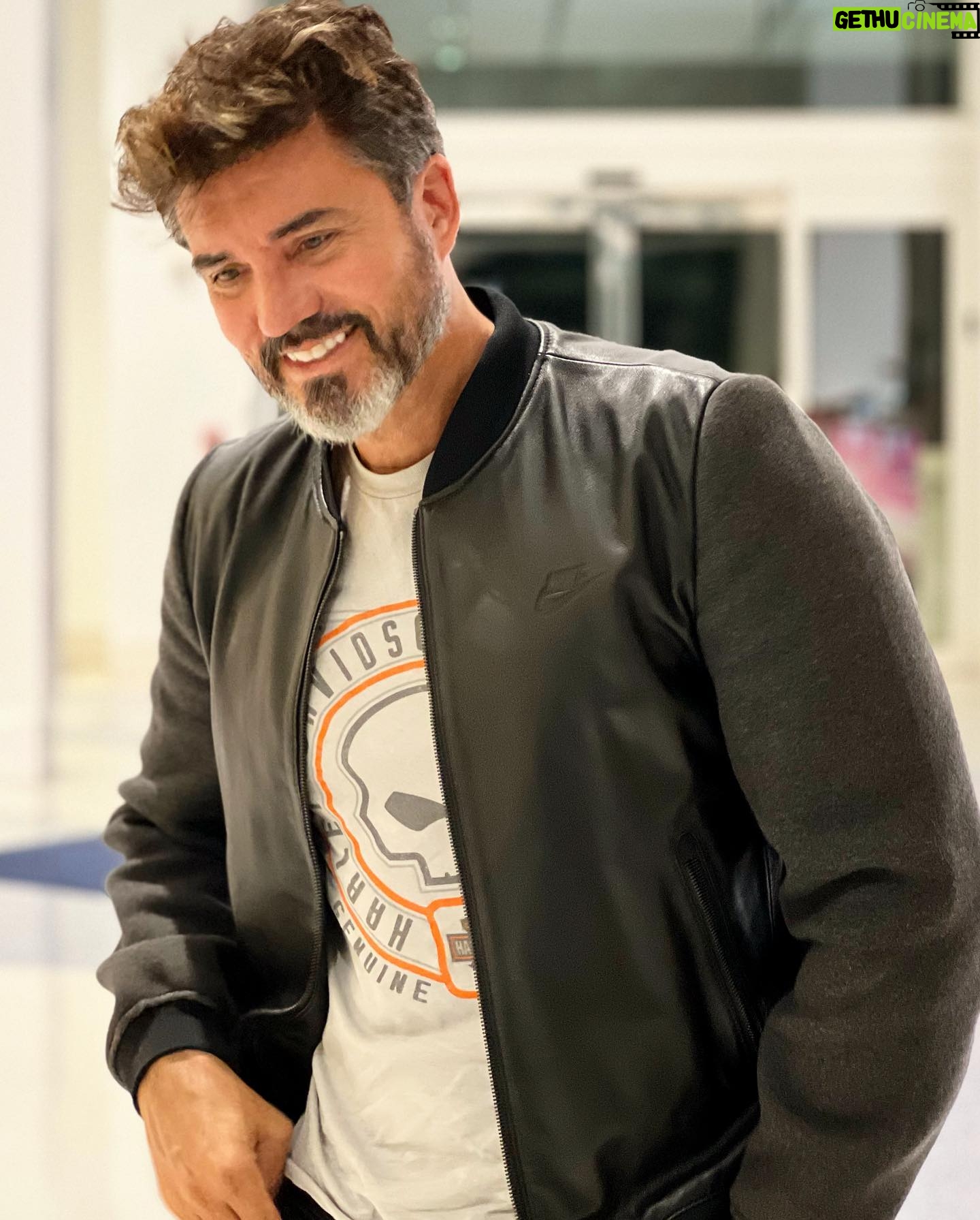 Diego Olivera - 3.4K Likes - Nuevos caminos, nuevos retos… y muy feliz! Hay equipo 🥂 @kastalentmgt New paths, new challenges… and very happy!!! There’s team!!! #team #equipo #challenge #desafios #way #letsgo