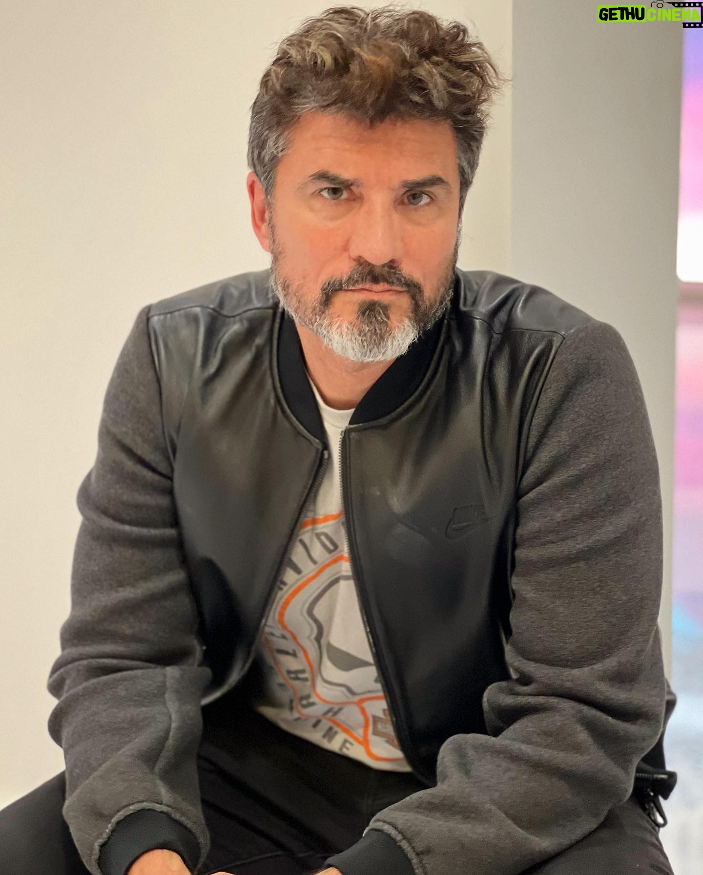 Diego Olivera - 3.4K Likes - Nuevos caminos, nuevos retos… y muy feliz! Hay equipo 🥂 @kastalentmgt New paths, new challenges… and very happy!!! There’s team!!! #team #equipo #challenge #desafios #way #letsgo