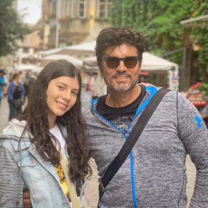 Diego Olivera Instagram - Feliz Cumpleaños amor de mi vidaaa @vickydoll22 🎂🎉🪅🎈❤️😘🎂🎊🎁🎁 Gracias por tanto amor!!! Gracias por ser una hija única y me hagas sentir tan orgulloso de vos! Pero nunca olvides la meta: Ser FELIZ!!! Te amo con locura! ❤️❤️❤️❤️❤️