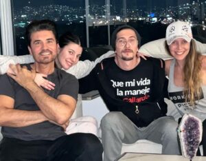 Diego Olivera Instagram - Feliz día a todas las Madres del mundo y muy especialmente para las mamás argentinas donde se celebra su día. Tuve y tengo la suerte de estar rodeado de mujeres inteligentes y brillantes pero sobre todo “amorosas”. Porque el AMOR lo es todo. No existen manuales que enseñen a vivir pero estoy muy seguro que el ingrediente mágico es el AMOR. Gracias a mis amadas: @monicaayos ❤️ a mi mamá @teresawalger ❤️ y aunque ya no está físicamente mi abuela #auaua que me enseñó mucho más que cualquier libro de “Ética y Dignidad”. #diadelamadre #madre #mama #amor #lifestyle
