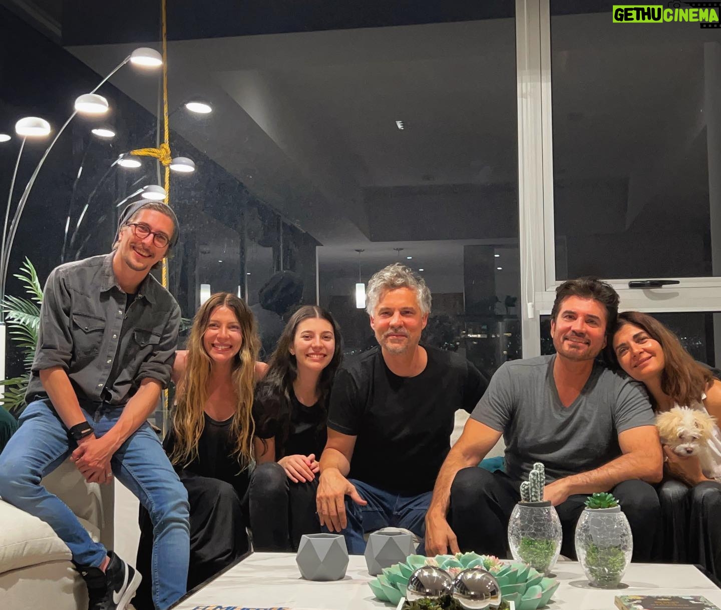 Diego Olivera - 3.3K Likes - Que lindo encuentro!!!!! Y Por tantos más!! Los queremos Olivera Villamil. @solevillamilok @monicaayos @federicoayos @fedeoliveraw @vickydoll22