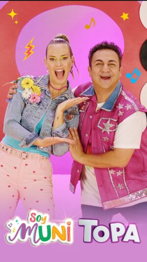Diego Topa Instagram - El reencuentro más esperado!! 🎉🎶🫶🏻 Mañana 9:30am por @eltrecetv prepárense para bailar y disfrutar en familia!! 🎵👟🎉 #TopaYMuni #NuevoVideo #Pasitos