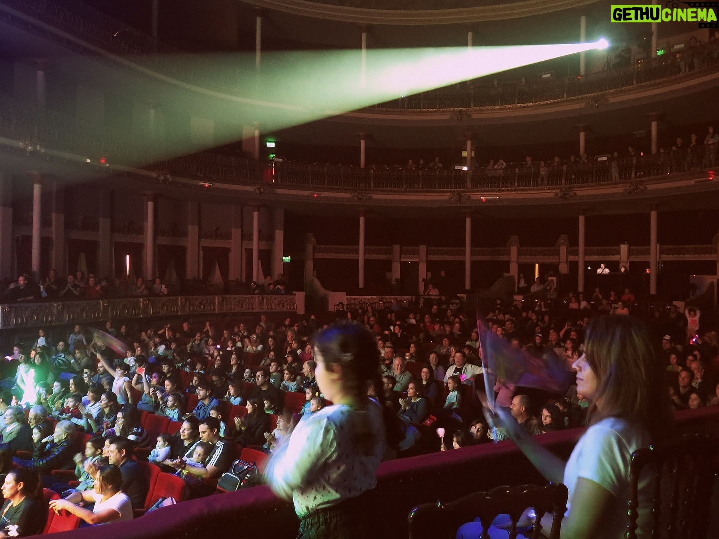 Diego Topa - 1.9K Likes - @diegotopaok , uno de los artistas más carismáticos y queridos por todas las familias, se presentó nuevamente con #ElColiseo con su show musical lleno de alegría y color, en el que los más chiquitos y sus familias cantaron y bailaron sus grandes éxitos y sus más recientes lanzamientos.
📸 Acá te dejamos un resumen fotográfico 📸
#Temporada2024 #Topa #Teatro #infantil
