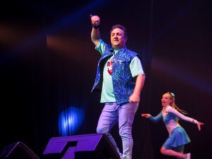 Diego Topa Instagram - @diegotopaok , uno de los artistas más carismáticos y queridos por todas las familias, se presentó nuevamente con #ElColiseo con su show musical lleno de alegría y color, en el que los más chiquitos y sus familias cantaron y bailaron sus grandes éxitos y sus más recientes lanzamientos.
 📸 Acá te dejamos un resumen fotográfico 📸

#Temporada2024 #Topa #Teatro #infantil