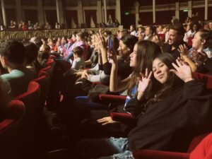 Diego Topa Instagram - @diegotopaok , uno de los artistas más carismáticos y queridos por todas las familias, se presentó nuevamente con #ElColiseo con su show musical lleno de alegría y color, en el que los más chiquitos y sus familias cantaron y bailaron sus grandes éxitos y sus más recientes lanzamientos.
 📸 Acá te dejamos un resumen fotográfico 📸

#Temporada2024 #Topa #Teatro #infantil