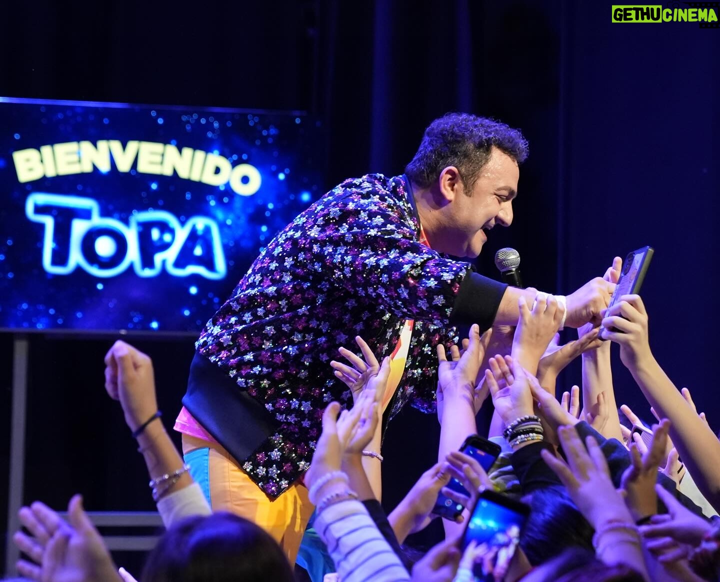 Diego Topa - 3.8K Likes - ¡Hoy nos despertamos con muchas ganas de bailar! 💃🏼 🕺
Muchisimas gracias queridísimo @diegotopaok por darles a los Artistas Kids de Otro Mundo un día que quedará por siempre en su corazón ❤️
Esperamos que vuelvas pronto🤗🤗