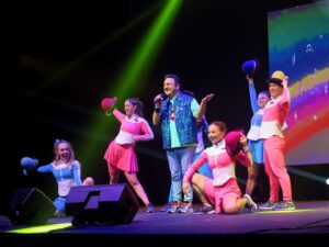Diego Topa Instagram - @diegotopaok , uno de los artistas más carismáticos y queridos por todas las familias, se presentó nuevamente con #ElColiseo con su show musical lleno de alegría y color, en el que los más chiquitos y sus familias cantaron y bailaron sus grandes éxitos y sus más recientes lanzamientos.
 📸 Acá te dejamos un resumen fotográfico 📸

#Temporada2024 #Topa #Teatro #infantil