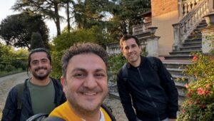 Diego Topa Instagram - Último día de este hermoso mini viaje de trabajo junto a personas que quiero y admiro muchísimo. 

❤️La vida me regala momentos maravillosos junto a mi hermano @fedemonterot que después de casi 2 años nos reencontramos para seguir haciendo música. 

👉🏻Edu es @experienciaproduccion mi nuevo manager y compañero de aventuras laborales cuida cada detalle para que sea increíble. 

Y se preguntan ¿por qué en ITALIA 🇮🇹? 
Porque está el mejor productor de música infantil. @alberto.mantovani.alman para @almankids 💕 . Lo conocí gracias a mi querida amiga @lulipampinoficial cuando vinimos a hacer nuestro precioso disco ✨"VAMOS a JUGAR"✨

Pasamos unos días de muchísimo trabajo grabando canciones increíbles para ustedes. 
En breve ya van a ir escuchándolas para que antes de fin de año. Llegue mi nuevo disco. 

Gracias a mi familia hermosa que desde Buenos Aires me bancan en todas 😍. 

¡Gracias a todos por acompañarme en este nuevo viaje musical!
