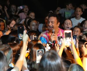 Diego Topa Instagram - ¡Hoy nos despertamos con muchas ganas de bailar! 💃🏼 🕺
Muchisimas gracias queridísimo @diegotopaok por darles a los Artistas Kids de Otro Mundo un día que quedará por siempre en su corazón ❤️ 
Esperamos que vuelvas pronto🤗🤗