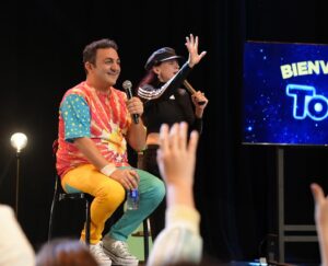 Diego Topa Instagram - ¡Hoy nos despertamos con muchas ganas de bailar! 💃🏼 🕺
Muchisimas gracias queridísimo @diegotopaok por darles a los Artistas Kids de Otro Mundo un día que quedará por siempre en su corazón ❤️ 
Esperamos que vuelvas pronto🤗🤗