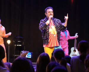 Diego Topa Instagram - ¡Hoy nos despertamos con muchas ganas de bailar! 💃🏼 🕺
Muchisimas gracias queridísimo @diegotopaok por darles a los Artistas Kids de Otro Mundo un día que quedará por siempre en su corazón ❤️ 
Esperamos que vuelvas pronto🤗🤗