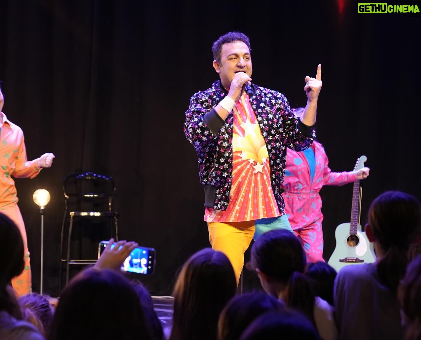 Diego Topa - 3.8K Likes - ¡Hoy nos despertamos con muchas ganas de bailar! 💃🏼 🕺
Muchisimas gracias queridísimo @diegotopaok por darles a los Artistas Kids de Otro Mundo un día que quedará por siempre en su corazón ❤️
Esperamos que vuelvas pronto🤗🤗
