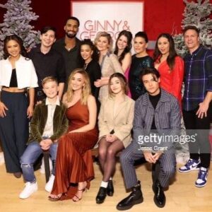 Diesel La Torraca Instagram - The Fam 🍑🍑🍑

We all can’t wait for you to watch Season 2 🤩

@netflix January 5 2023
#ginnyandgeorgia #netflix #press #family #love ❤️
