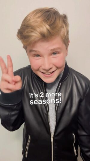 Diesel La Torraca Instagram - ARE YOU READYYYYYYY?!!!!!
TWO. MORE. SEASONS ❗️❗️❗️❗️❗️❗️

We LOVE YOU PEACHES 🍑!!! 

#ginnyandgeorgia #ginnyandgeorgianetflix #ginnyandgeorgiaseason3 #ginnyandgeorgiaseason4 #netflix #season3 #season4 #lessgo #actor #kidactor #netflixseries #tvseries #diesellatorraca #briannehowey #antoniagentry #themillers #austinmiller #ginnymiller #georgiamiller