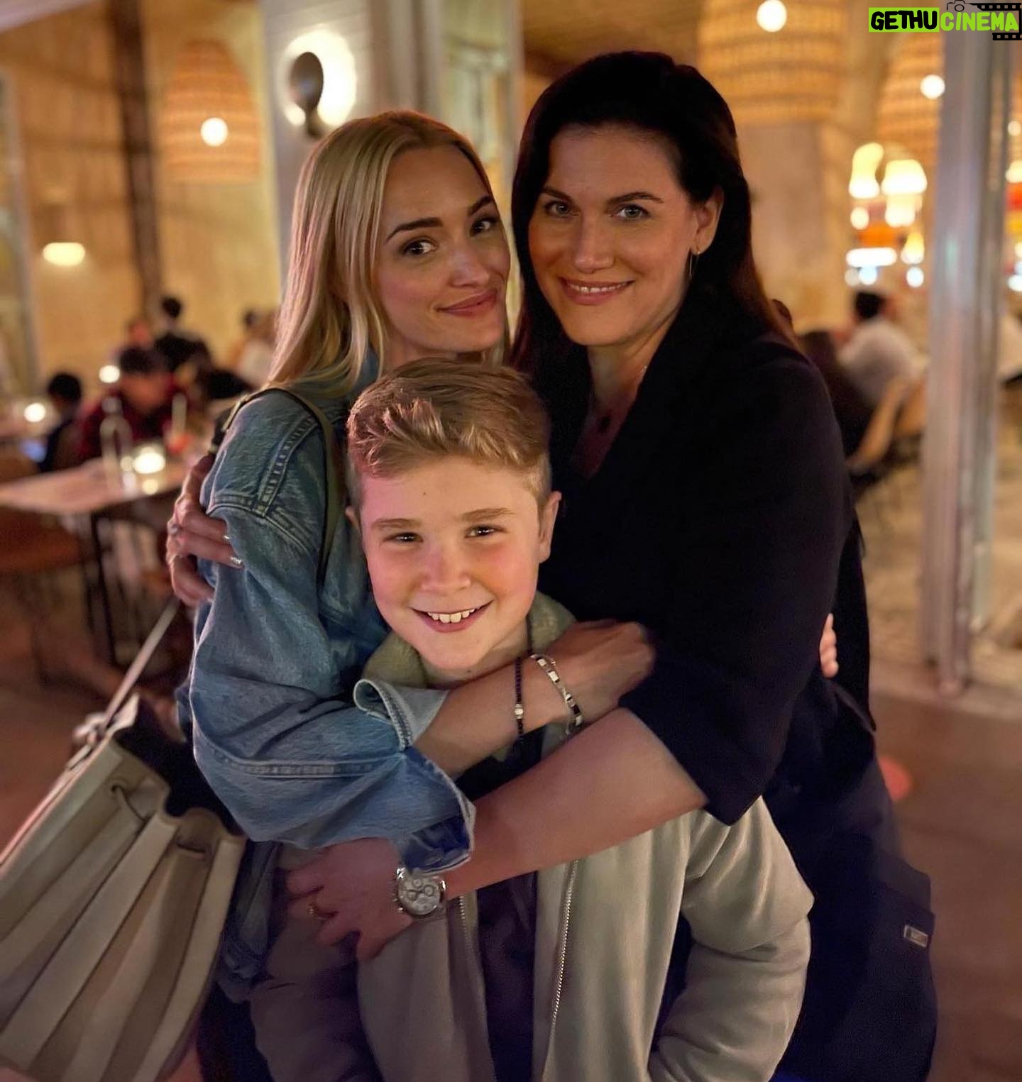 Diesel La Torraca - 14.2K Likes - #PEACHES N #QUEEN 🍑👑
📸 @johunt777
Just Me n my Queen Peaches!!!
So blessed to have these amazing Queens of screen in my life! @briannehowey @debrajfisher you are unmatchable ❤️
#ginnyandgeorgia #theloveisreal #gngbts @gngbts
