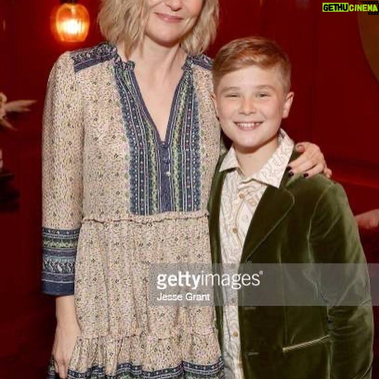 Diesel La Torraca - 13.1K Likes - Love thy #neighbor
Some “Baker” love for y’all ❤️❤️
#ginnyandgeorgia #maxinebaker #ellenbaker #neighbors #lovethyneighbor #austinmiller #georgiamiller #season2 #pressday #press
Are you even ready for January 5 !!! 🤩🍑❤️