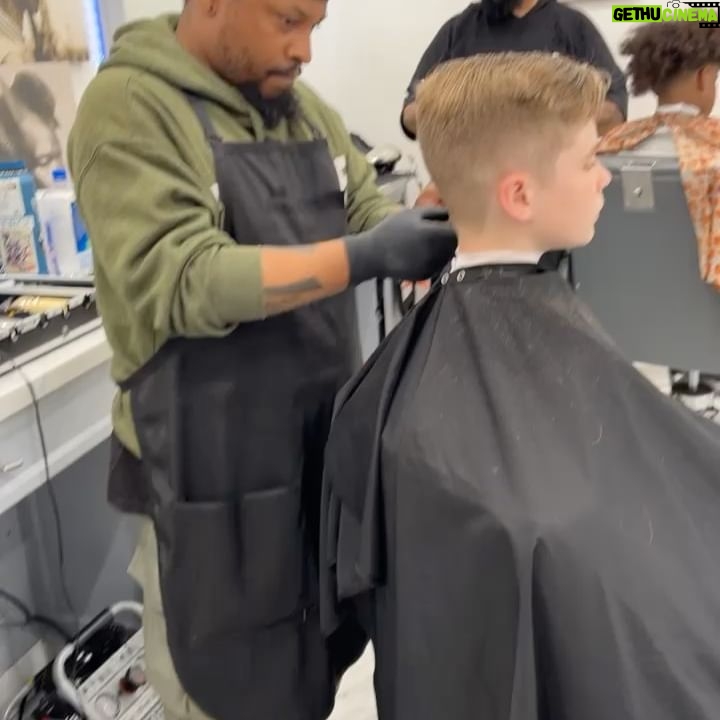 Diesel La Torraca - 15.3K Likes - Thx 4 the fresh fade Q 💈✂️💇🏼
@quarterpoundr
Always get a great cut and convo at @legendsthebarbershop 💈😂@goosethebarber ✂️
#freshprince 💇🏼 #fresh #fade #haircut #barber #barbershop #legendsbarbershop #losangeles #hollywood #diesellatorraca