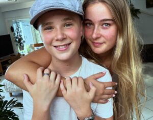 Diesel La Torraca Instagram - Shouting HAPPY 18th BIRTHDAY TO MY SIS 🥳❤️

Dashish 

I wish you the bestest ever 18th birthday, I’m so disappointed that I can’t be there to celebrate with you guys and I hope that you come over to Toronto to visit soon. 

I miss you more and more everyday, I love you the most❤️

Goobs x 

SLIDE 1:  How it started … 🥰🥰
SLIDE 2:  How it’s going… 🥰🥰