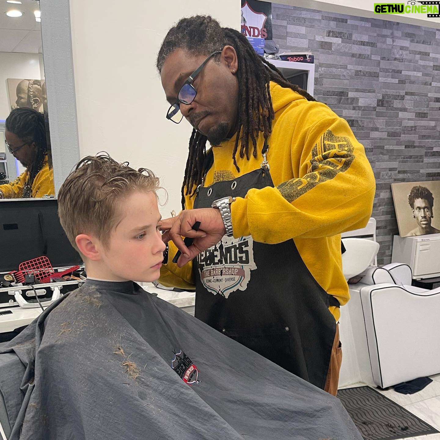 Diesel La Torraca - 16K Likes - Fresh Prince 💈✂️👦🏼✨
Thank you @goosethebarber for getting me right
✂️💈✂️💈✂️💈✂️💈✂️💈✂️💈✂️💈✂️💈✂️
Appreciate You 🙏🏼 and Happy Birthday!
#freshprince #freshfresh #haircut #barbershop #barber #goosethebarber