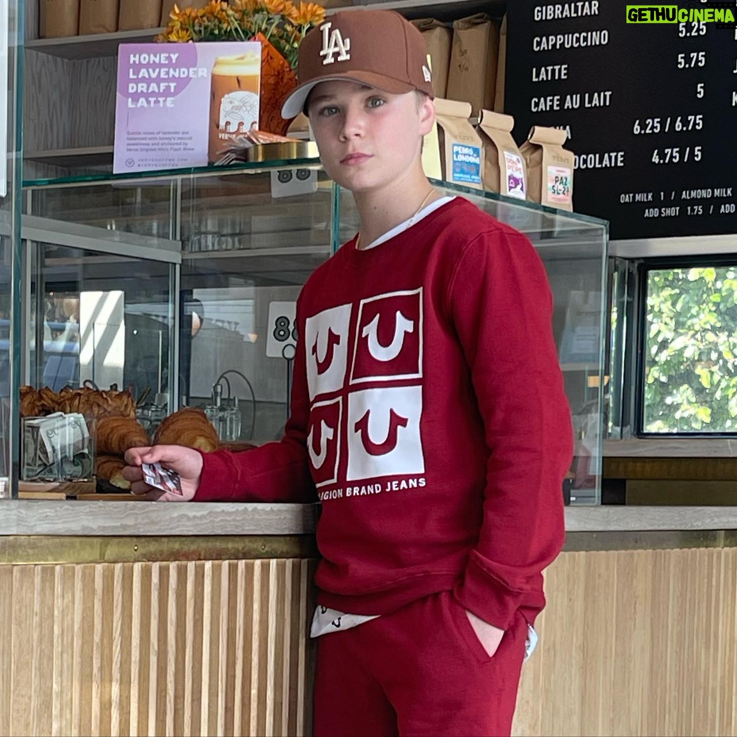 Diesel La Torraca - 14.4K Likes - LA Days 🌴 🌴🌴 🇺🇸
Hump Day Hot Chocolate ☕️ @vervecoffee
#verve #hollywood #hotchocolate
#diesellatorraca @truereligion #truereligion
#actor #kidactorslife