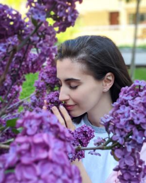 Dilan Gwyn Instagram - It's my birthday and I'm able to be here in Sweden when the lilacs bloom. I've always been sad if I've been abroad when this happens since it's only for like 2 week/year. When they fill the air with their scent that to me is the official start of summer. 💜
⠀
#GettingMyFix