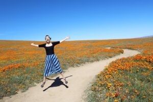 Dilan Gwyn Instagram - #Tbt to around this time last year when I was prancing around a poppy field in California. I'll have to settle for field full of dandelions in Sweden this year instead. 🌼
⠀
#Poppies #PreRona #CoronaTimes