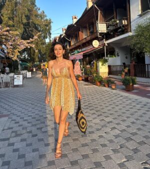 Dilara Aras Instagram - yay burçları güneş enerjisiyle çalışır🐣