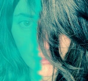 Dilek Yorulmaz Instagram - Metamorphosis 
.
.
.
#selfportrait #selfportraitphotography #photography #experimentalart #metamorphosis #green #photographer #art #performance #