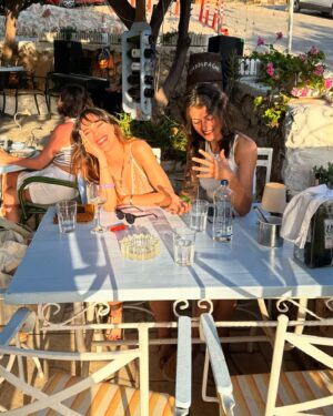 Dilin Döğer Instagram - 🌸🌺🌙🌷🌼🪭🌞😘