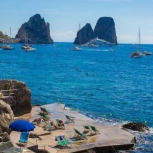 Dilşad Çelebi Instagram - Kaaprii kapri san 
kapri kapri kapri saaan
#capri #marinapiccola