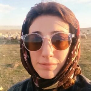 Dilşah Demir Instagram - Temiz hava, binlerce manda, koyunundan kaplumbağasına, film dediğin böyle olur haa 🦄🤌🏻
#günyüzü