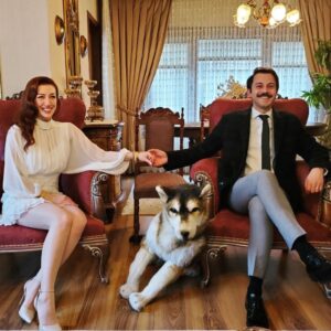 Dilşah Demir Instagram - Tuzsuz bol köpüklü kahve, afiyet olsun sevgilim. Pardon sözlüm ve nişanlım 👀