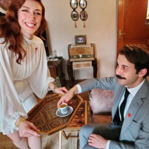 Dilşah Demir Instagram - Tuzsuz bol köpüklü kahve, afiyet olsun sevgilim. Pardon sözlüm ve nişanlım 👀