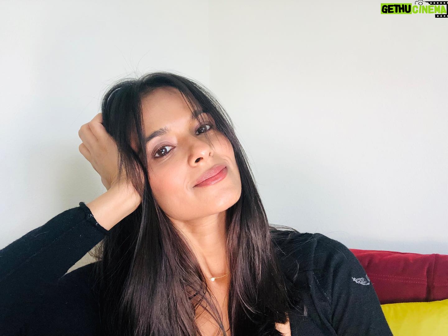 Dilshad Vadsaria - 1.2K Likes - First virtual read for @roomtoreadās Literacy Library done. Hereās hoping kids out there wonāt turn me off.
__________________________________
With 1.5 billion kids out of school right now, I believe making time for reading is more important than ever.
__________________________________
Youāll see me hoot, did you keep reading? Yes hoot, soon. Comment š¦if you got this far.
__________________________________
#dogood Or atleast try.
#reading #stayhome #quarantine