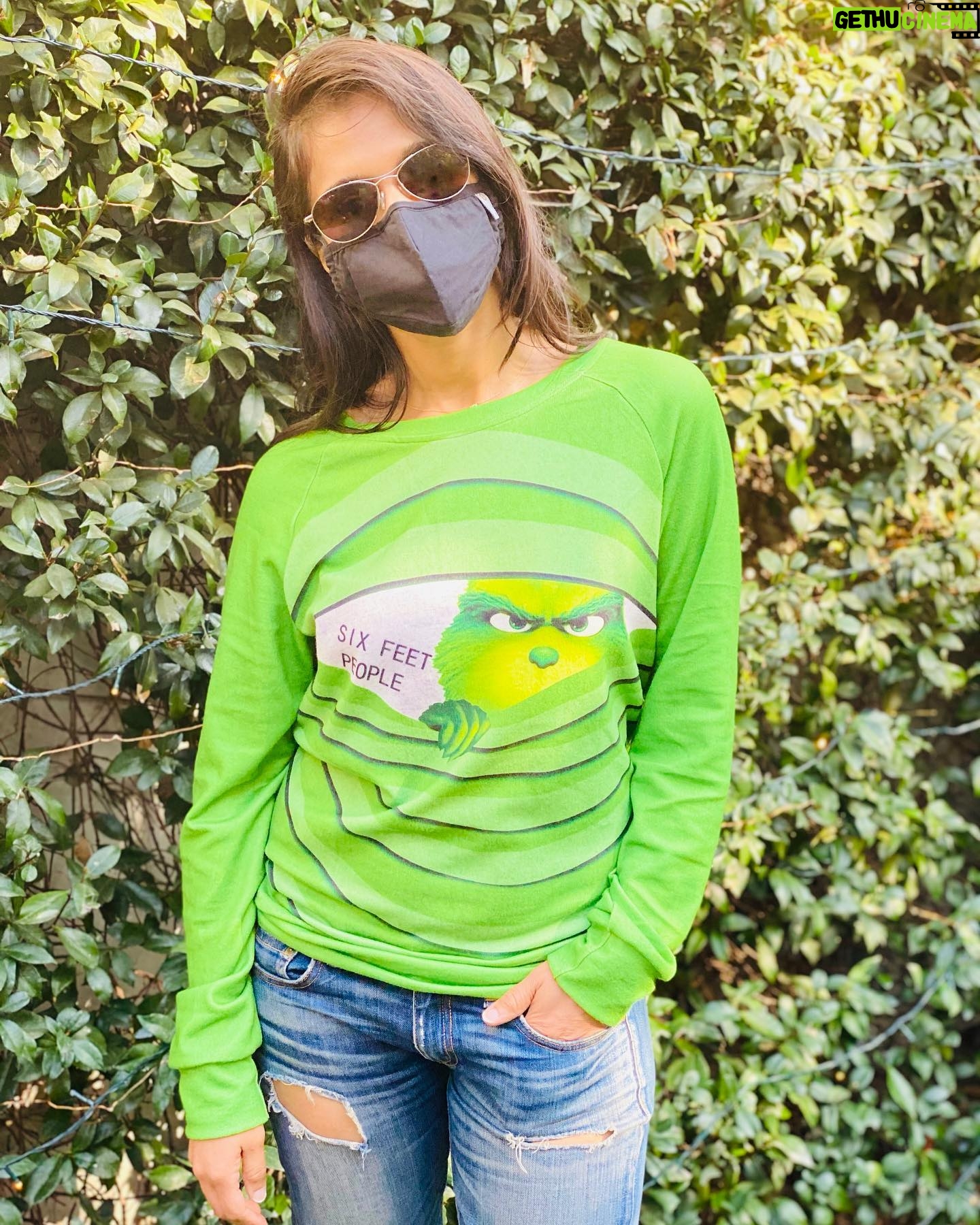 Dilshad Vadsaria - 1.1K Likes - Early presents. My peops have sense of humor.
#wearamask #happyholidays #staysafe