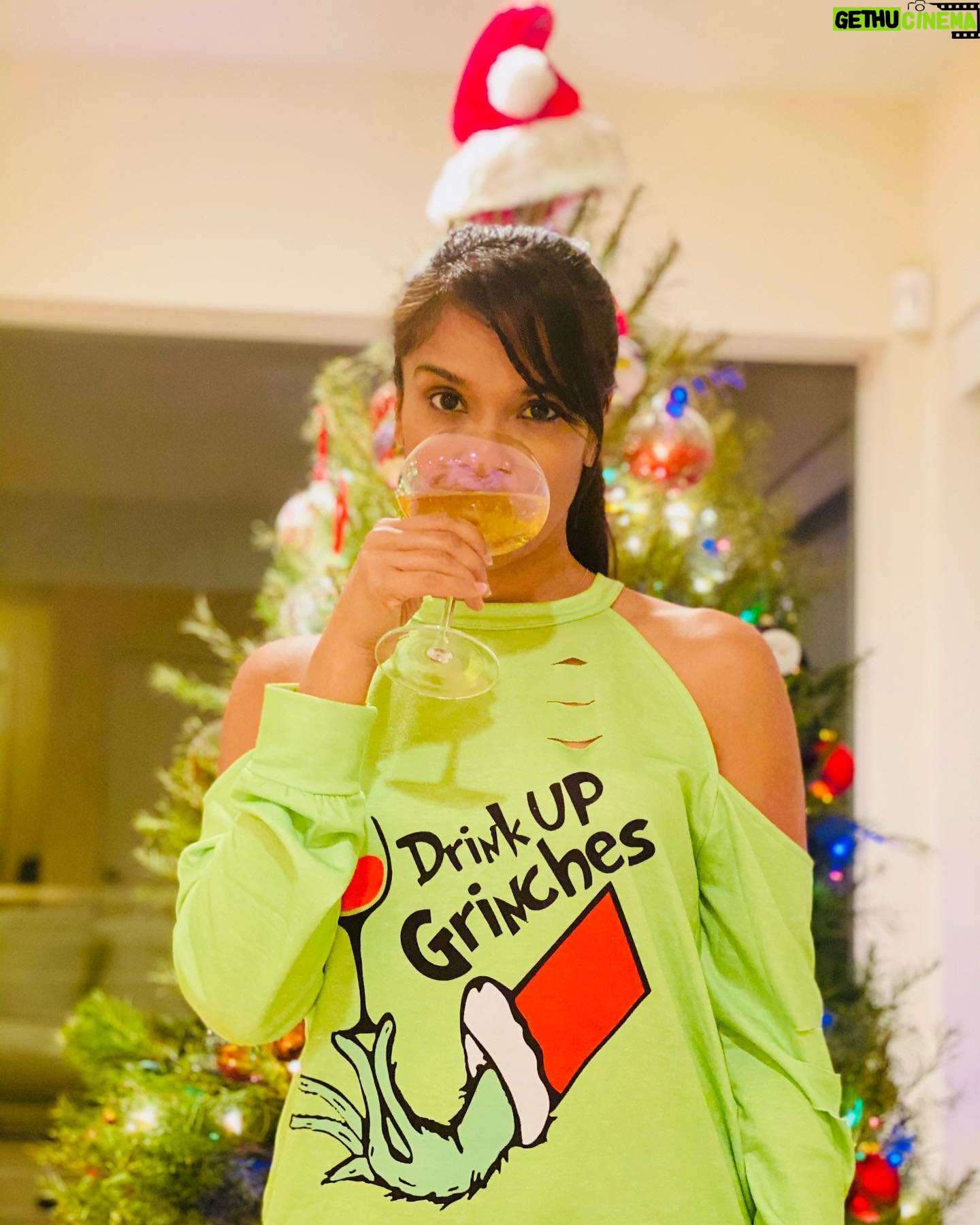 Dilshad Vadsaria - 1.1K Likes - Early presents. My peops have sense of humor.
#wearamask #happyholidays #staysafe