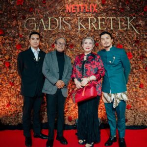 Dimas Aditya Instagram - Soeraja Family #gadiskretek #netflix