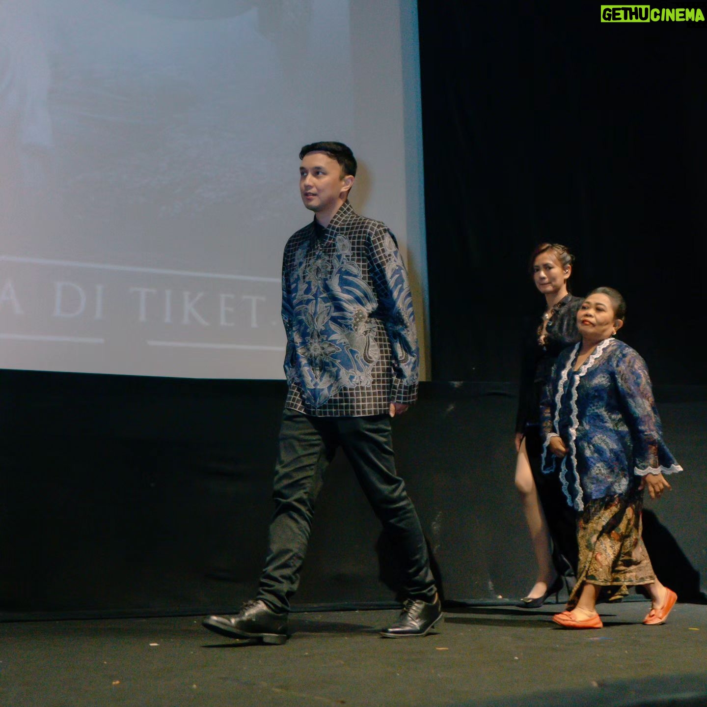 Dimas Aditya - 895 Likes - At the Premier Sinden Gaib
I'm wearing @iwantirta_batik
Styled by @hagaipakan & @assyifanrl
📸 @ikhsanprastowo
Film Jagat Alam Gaib : Sinden Gaib produksi @starvisionplus akan tayang 22 Februari 2024 di bioskop-bioskop Indonesia. Selamat Menonton.