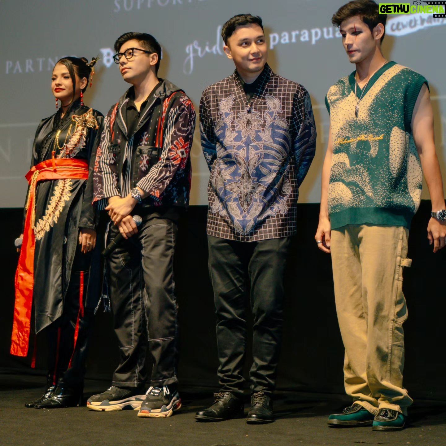 Dimas Aditya - 895 Likes - At the Premier Sinden Gaib
I'm wearing @iwantirta_batik
Styled by @hagaipakan & @assyifanrl
📸 @ikhsanprastowo
Film Jagat Alam Gaib : Sinden Gaib produksi @starvisionplus akan tayang 22 Februari 2024 di bioskop-bioskop Indonesia. Selamat Menonton.