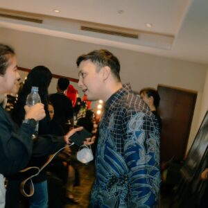 Dimas Aditya Instagram - At the Premier Sinden Gaib 
I'm wearing @iwantirta_batik 
Styled by @hagaipakan & @assyifanrl
📸 @ikhsanprastowo

Film Jagat Alam Gaib : Sinden Gaib produksi @starvisionplus akan tayang 22 Februari 2024 di bioskop-bioskop Indonesia. Selamat Menonton.