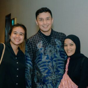 Dimas Aditya Instagram - At the Premier Sinden Gaib 
I'm wearing @iwantirta_batik 
Styled by @hagaipakan & @assyifanrl
📸 @ikhsanprastowo

Film Jagat Alam Gaib : Sinden Gaib produksi @starvisionplus akan tayang 22 Februari 2024 di bioskop-bioskop Indonesia. Selamat Menonton.