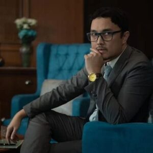 Dimas Aditya Instagram - Takdir jadi anak tengah. Menjadi penengah bukan tugas saya tapi naluri saja -Karim (bukan Benzema) #gadiskretek #netflix