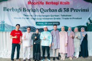 Dimas Aditya Instagram - Keseruan event Moorlife Berbagi Berkah Qurban di 38 provinsi kemarin. Selain dapat tausiyah bermakna dari @ustad_solmed , bisa nyicipin tongseng enak buatan chef @gilang_ramadhano , bonus dapat wadah yang sustainable pula. Semangat berbagi @moorlife.official , semoga selalu mendatangkan keberkahan. Bangga produk lokal! ❤️