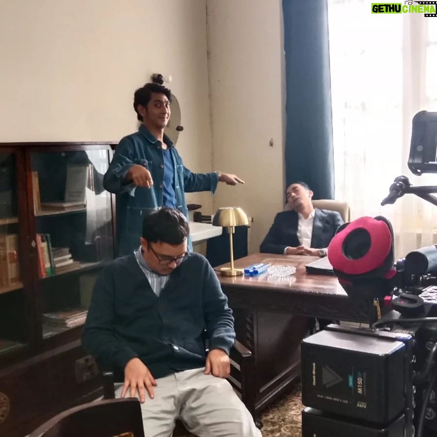 Dimas Aditya - 3.8K Likes - Ketika saya lelah
Ketika si mas lelah
Ketika kami lelah
Pada ulahmu Bas
#gadiskretek #netflix