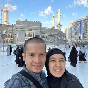 Dimas Seto Instagram - Alhamdullillah, Allah izin kan kami berkunjung ke rumah Mu, penggantian tahun di tempat yg berbeda 🤲🏻