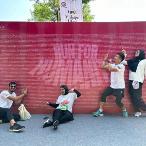 Dimas Seto Instagram - Hebat istri aku bisa lari 5k tanpa motong jalan hehe, @vebbypalwinta untung ga mampir bubur ayam dulu 😀🙏🏻 
 

@runforhumanityofficial 🇵🇸 🇵🇸
#stridewithpurpose