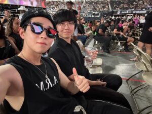 DinDin Instagram - Friendship goals 👊🏻 #friendssinceelementary